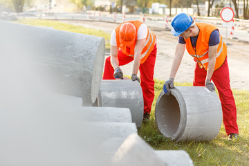 Rolling concrete pipes