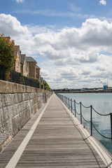 Obraz premium Footpath walkway in front of terrace houses in Kent