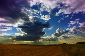 Chmura gradowa nad polami. © Stanisław Błachowicz