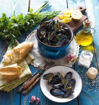 Mussels with buzara sauce 