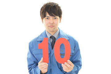 数字を持つ作業員