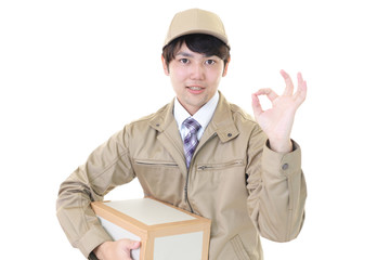 荷物を運ぶ宅配人