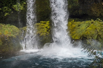 Fototapeta na wymiar Koosah Falls on the McKenzie River in central Oregon