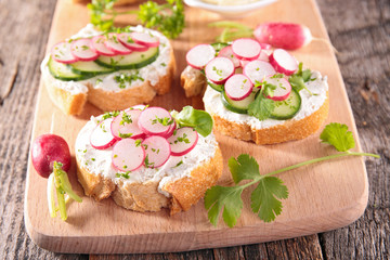 bread with cheese and radish