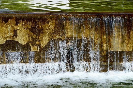 K&uuml;nstlicher Wasserfall