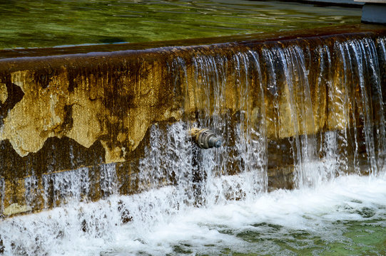 K&uuml;nstlicher Wasserfall