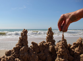 Sandburgbauen am Strand