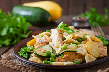 Pasta with zucchini, chicken and green peas