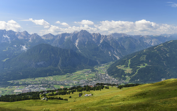 Lienz Osttirol - Blick vom Zettersfeld &uuml;ber Lienz und den Dolomiten