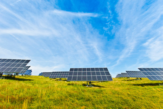 Solarpanels auf dem Feld
