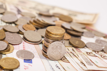 coins on banknotes 