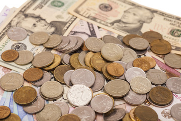 coins on banknotes 