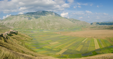 Fototapeta na wymiar Castelluccio di Norcia panorama