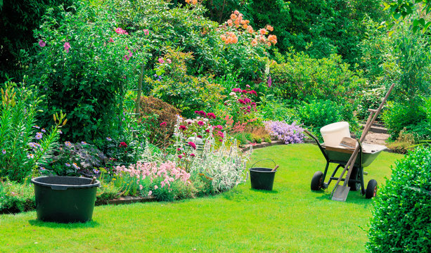 Arbeit im sch&ouml;nen Garten