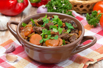 Stew with beef, vegetables and prunes