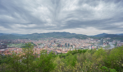 Obraz premium Bilbao and Pagasarri skyline from Artxanda mountain, stormy day