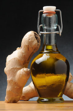 Ginger oil Aceite de jengibre Olio di zenzero Ingwer&ouml;l Huile de gingembre имбирное масло Vaj xhenxhefil น้ำมันขิง Ola ginger Inkiv&auml;&auml;ri &ouml;ljy Ingver olje Zingiber officinale زيت الزنجبيل