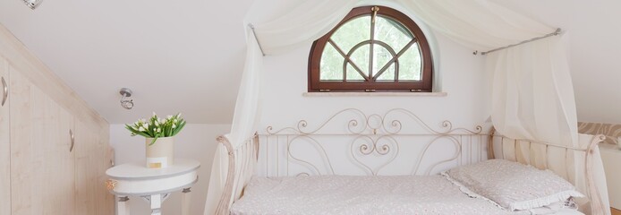 Bed with canopy © Photographee.eu