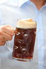 Eine Maß mit Goaß
