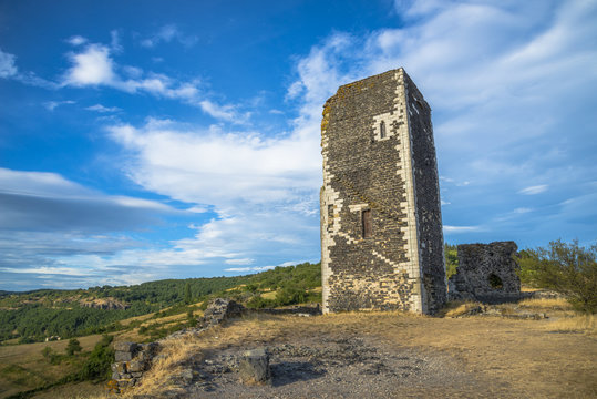 Tour m&eacute;di&eacute;vale de Mirabel