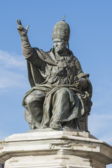 Fototapeta na wymiar Statua di Papa Paolo V, Rimini