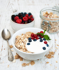 breakfast with fresh berries