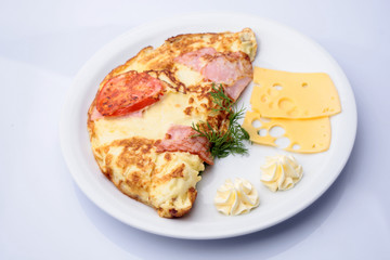 Omelet with bacon and tomato