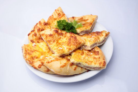 Megruli Khachapuri