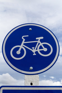 round bicycle lane sign