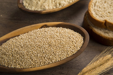 Portion of uncooked Quinoa and wey protein