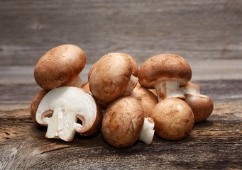 champignon on wooden background
