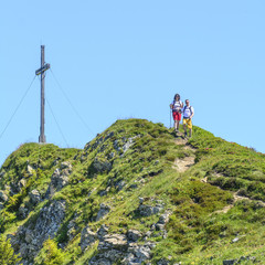 Wanderer auf dem Abstieg vom Gipfel