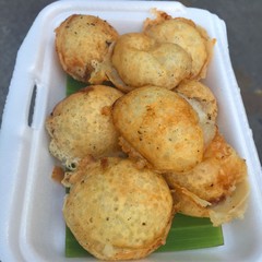  Thai Crispy Pancake   or   name in thailand  is Kanom Buang