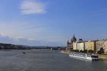 Obraz premium Hungarian Parliament Building in Budapest