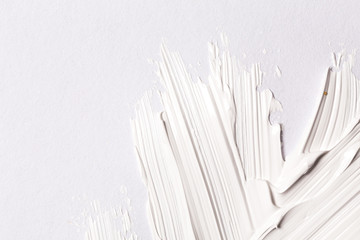 Naklejka premium Paint brush stroke over the white paper