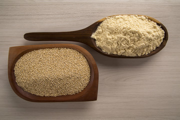 Portion of uncooked Quinoa and wey protein