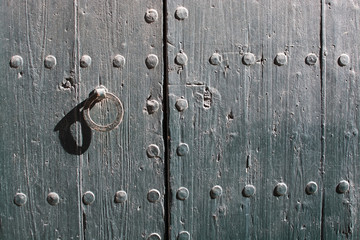 Fototapeta premium Wooden door with rusty iron lock