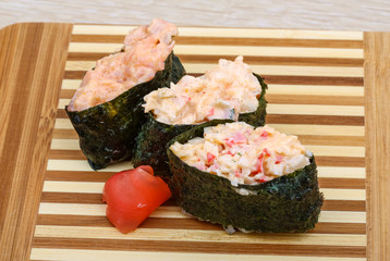 Gunkan sushi
