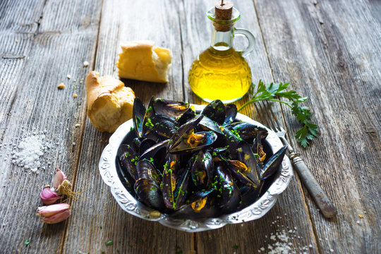 Mussels with buzara sauce
