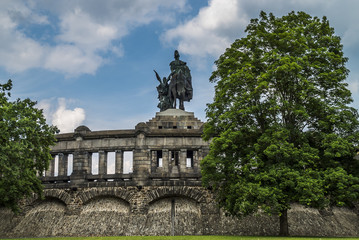 Reiterstandbild am deutschen Eck in Koblenz von hinten