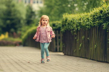 Naklejka premium little cute girl running 