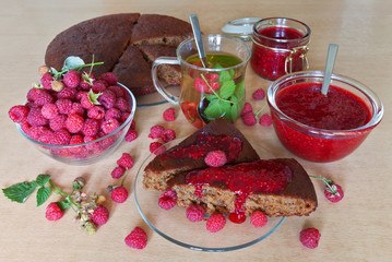 Garden raspberries. Ripe berries, fresh jam, green tea and raspberry pie 