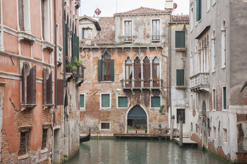 Fototapeta na wymiar View from Calle Drio la Chiesa Street Bridge, Venice