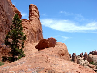 Fototapeta na wymiar Amazing rock formations and hiking trail in Arches National Park