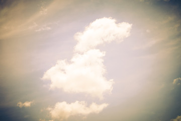 Obraz na płótnie Canvas Vintage cloud on sky