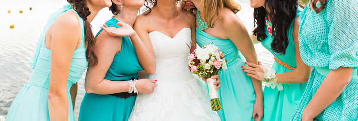 bride and bridesmaids 