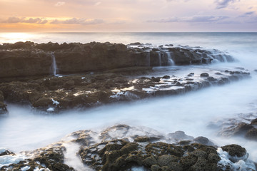 Atardecer en la playa de Los Fósiles, Jaizkibel en el País Vasco (España)
