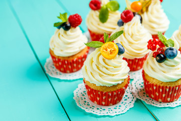 cupcakes with summer berries