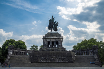 Reiterstandbild auf begehbarem Sockel am deutschen Eck in Koblenz