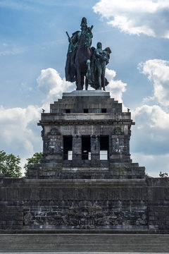 Reiterstandbild mit Engel am deutschen Eck in Koblenz